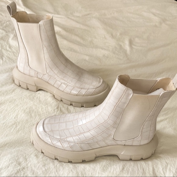 Cream Pu Croc Chunky Sole Chelsea Ankle Boots - Picture 2 of 9